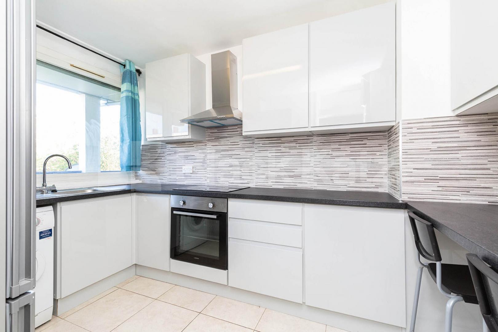 Arranged over 2 floors is this 4 bedroom with balcony and modern kitchen Twyford Street, Kings Cross